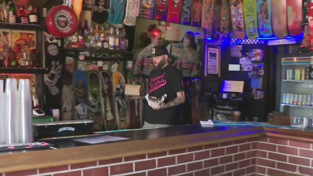 Fort Lauderdale proposes earlier closing times for downtown bars, facing pushback from business owners — CBS Miami, Vancouver Dining news