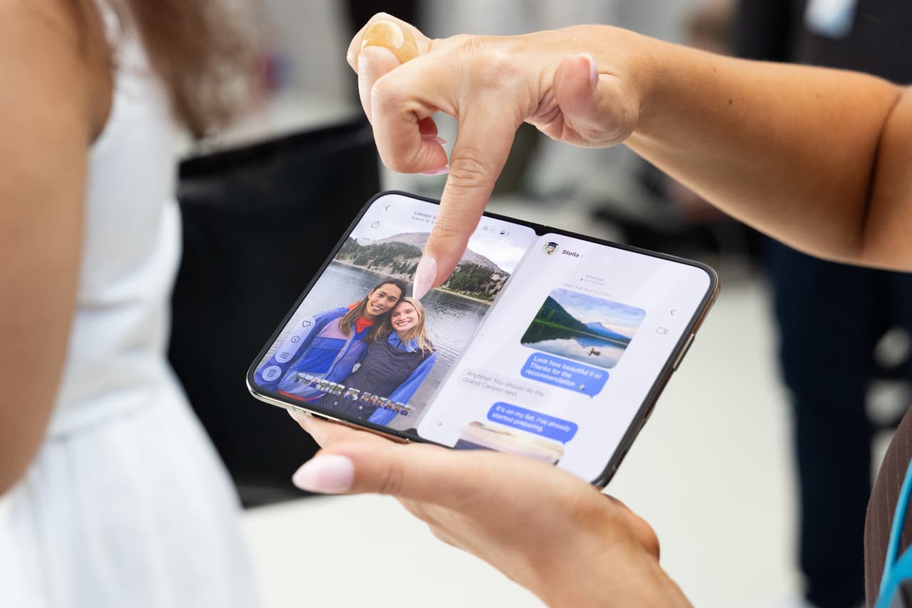 Is Apple’s foldable iPhone Duo worth $2,000? See how it stacks up against other foldable phones. — MarketWatch, Vancouver Business news