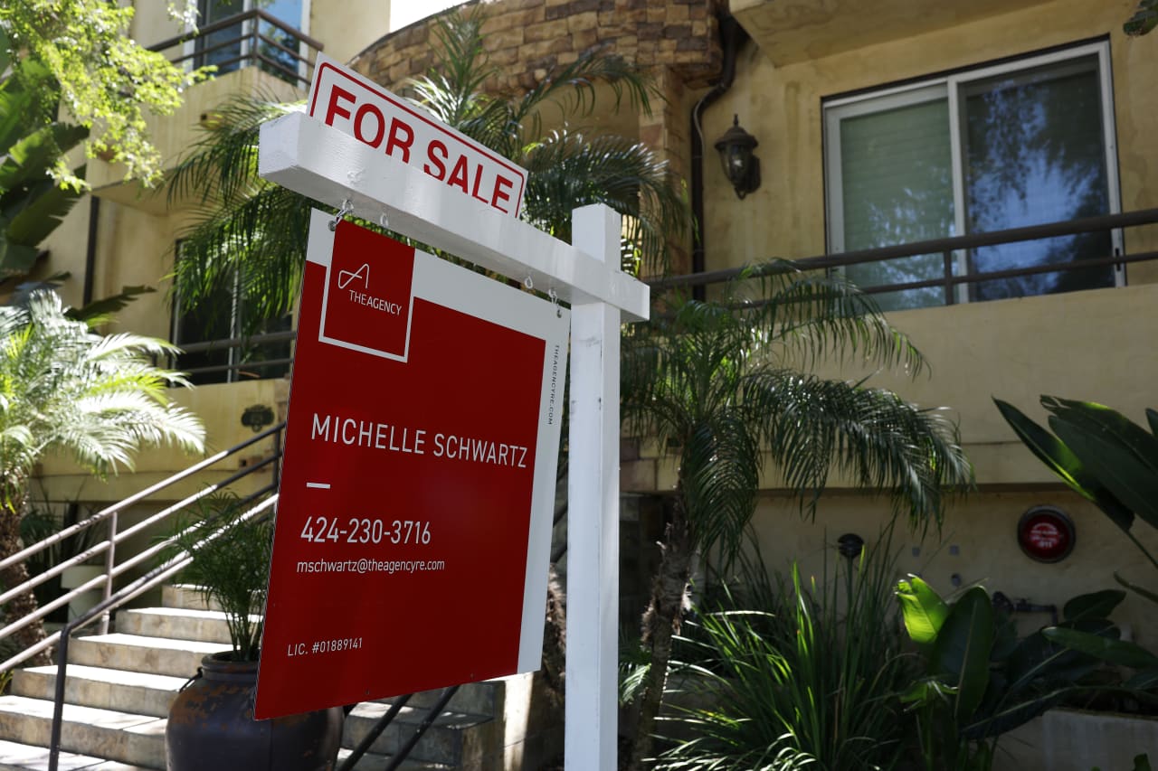 Pending home sales sink to 25-year low as buyers flee high mortgage rates — MarketWatch, Vancouver Real Estate news