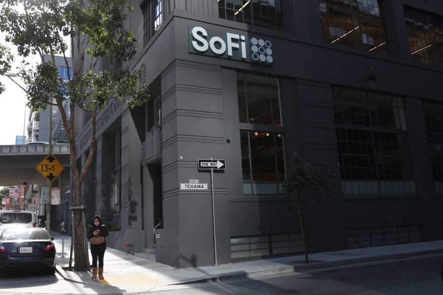 SoFi’s stock climbs as lending surge drives an earnings beat and rosy outlook — Vancouver Business news